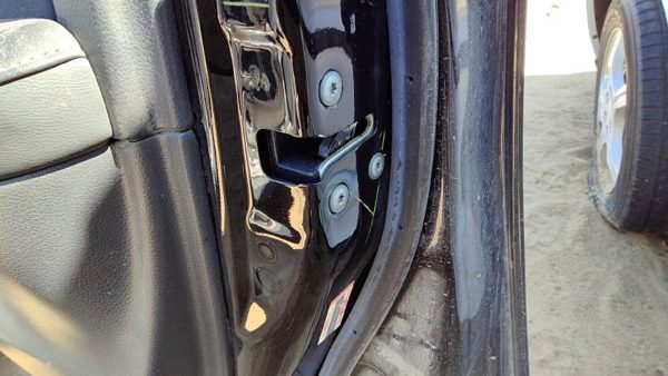 2013-2019 Nissan Sentra Passenger Right Front Door Latch With Rods/Cables Oem — photo 1