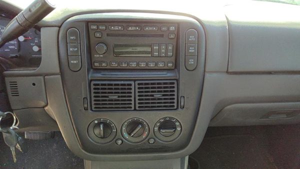 2002-2005 Ford Explorer Trim Bezel Around Radio Surround Dash Panel Oem — photo 1