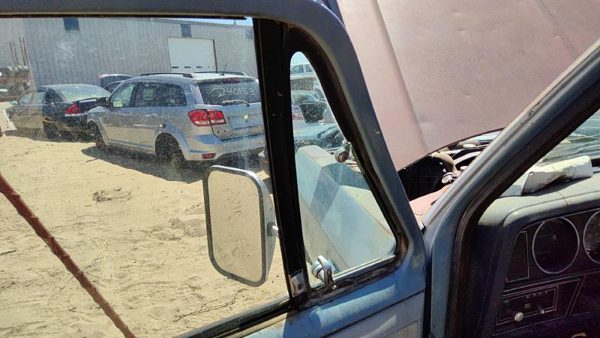 78-86 Dodge Ram W150 Driver Left Front Vent Window Small Door Glass With Frame — photo 7