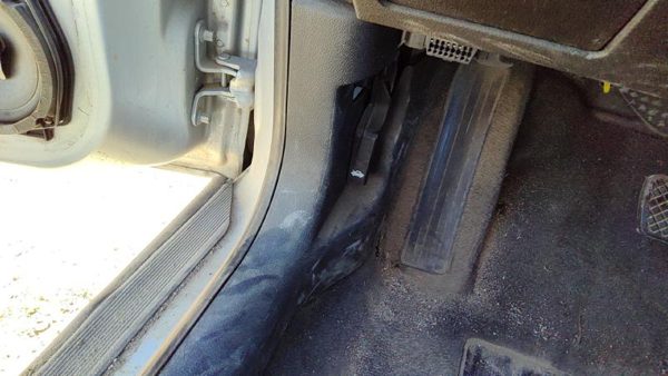 2005-2010 Chevy Cobalt Coupe Driver Left Lower Kick Trim Panel Oem 192 Ebony — photo 2