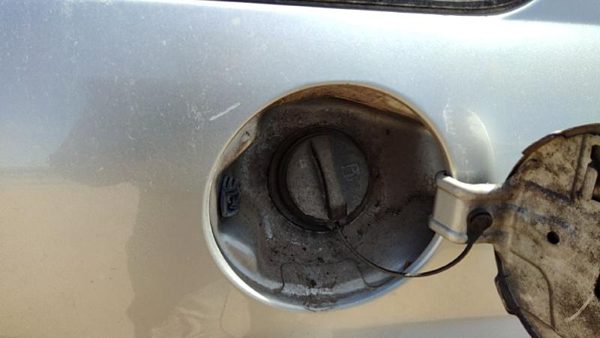 2005-2009 Chevy Equinox Fuel Filler Neck Assembly With Gas Cap Oem 25820152 — photo 1