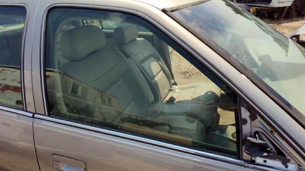 1994-1999 Cadillac Deville Passenger Right Front Side Window Door Glass Oem — photo 1