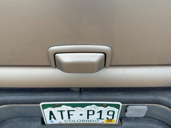 2000-2006 Chevy Suburban Rear Hatch Lift Gate Handle Assembly Oem Pewter 11U — photo 3