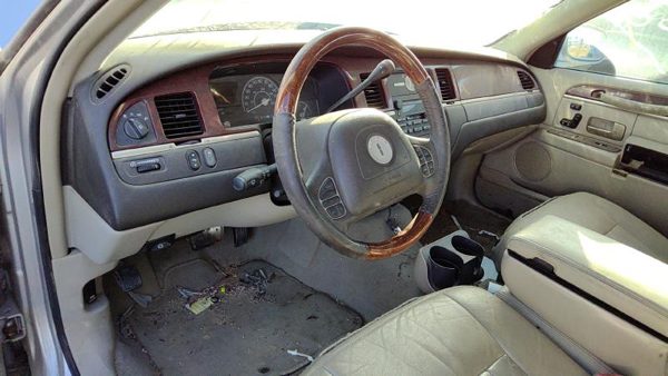 2003 Lincoln Town Car — vehicle photo 5