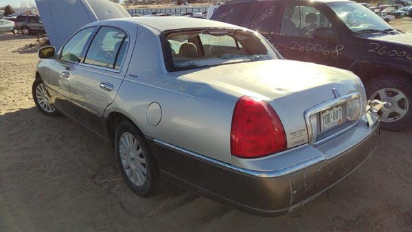 2003 Lincoln Town Car — vehicle photo 7