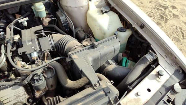 91-94 Park Ave Complete Air Intake Cleaner Filter Box Housing With Tube Oem 3.8L — photo 1