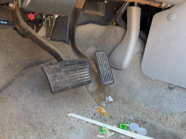 2000-2006 Chevy Suburban 1500 Gas Pedal Assembly Oem Accelerator — photo 1