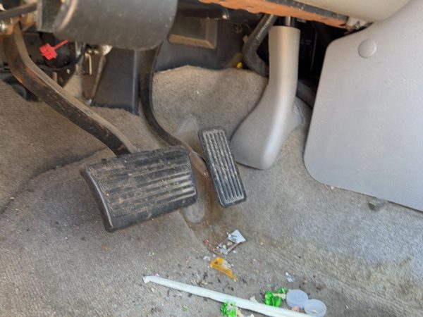 2000-2006 Chevy Suburban 1500 Gas Pedal Assembly Oem Accelerator — photo 3