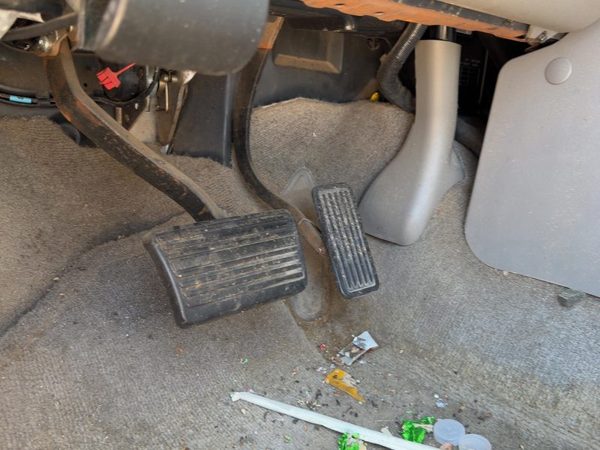 2000-2006 Chevy Suburban 1500 Gas Pedal Assembly Oem Accelerator — photo 2