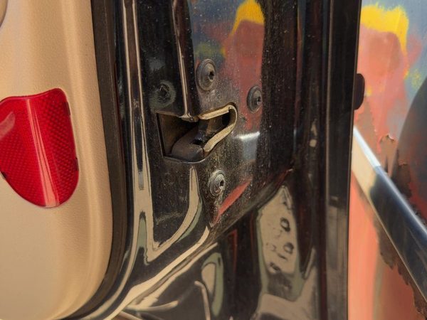 2006-2011 Chevy Impala Passenger Right Front Door Latch With Rods/Cables Oem — photo 1