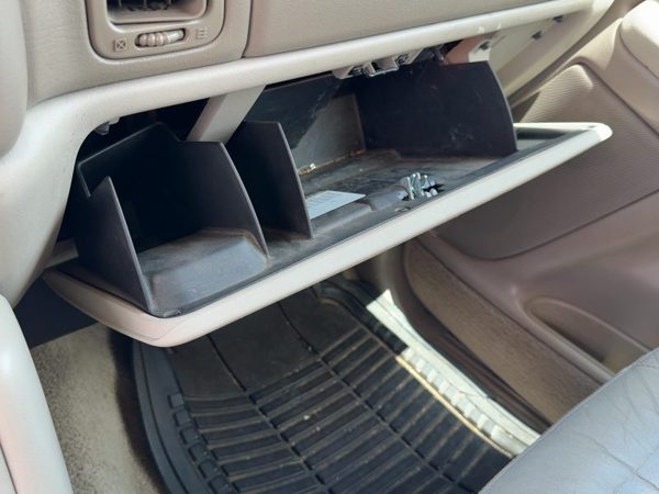 2001-2006 Chevy Suburban Glove Box Assembly Complete Door With Latch Oem Tan 52I — photo 2