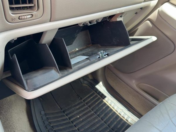2001-2006 Chevy Suburban Glove Box Assembly Complete Door With Latch Oem Tan 52I — photo 5