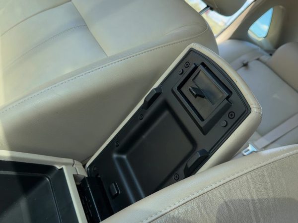 07-16 Impala Center Console Lid Only Arm Rest Fold Down Police Neutral 522 — photo 4
