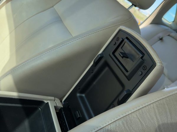 07-16 Impala Center Console Lid Only Arm Rest Fold Down Police Neutral 522 — photo 5
