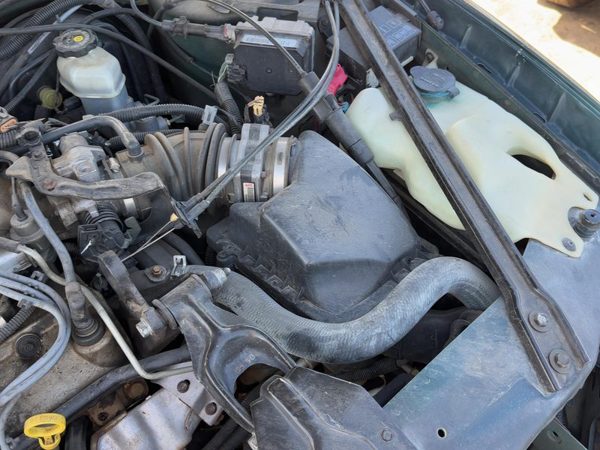 94-01 Lumina Complete Air Intake Cleaner Filter Box Housing With Tube Oem 3.1L — photo 1