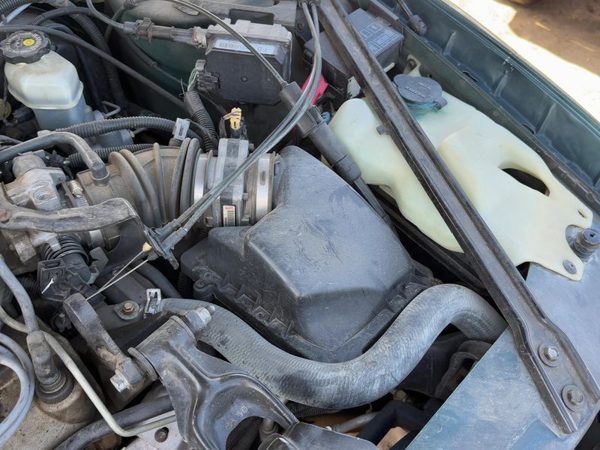 94-01 Lumina Complete Air Intake Cleaner Filter Box Housing With Tube Oem 3.1L — photo 2