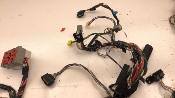 2005 Liberty Complete Wiring Harness Behind Dash 3.7L 4X2 Section Been Repaired — photo 3