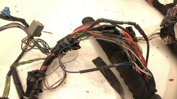 2005 Liberty Complete Wiring Harness Behind Dash 3.7L 4X2 Section Been Repaired — photo 4