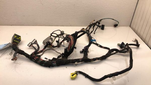 2005 Liberty Complete Wiring Harness Behind Dash 3.7L 4X2 Section Been Repaired — photo 1