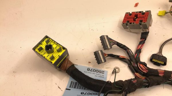2005 Liberty Complete Wiring Harness Behind Dash 3.7L 4X2 Section Been Repaired — photo 2