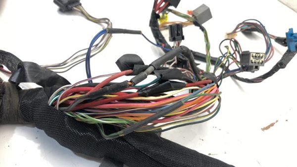 2005 Liberty Complete Wiring Harness Behind Dash 3.7L 4X2 Section Been Repaired — photo 5
