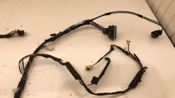 2005 Liberty Complete Wiring Harness Behind Dash 3.7L 4X2 Section Been Repaired — photo 8