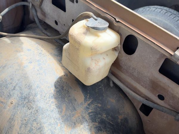 80 Silverado C20 Windshield Washer Fluid Reservoir With Pump Oem Wiper Tank — photo 1