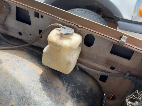 80 Silverado C20 Windshield Washer Fluid Reservoir With Pump Oem Wiper Tank — photo 2