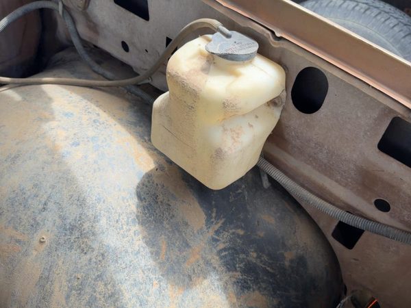 80 Silverado C20 Windshield Washer Fluid Reservoir With Pump Oem Wiper Tank — photo 5