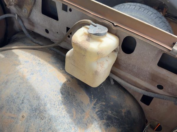 80 Silverado C20 Windshield Washer Fluid Reservoir With Pump Oem Wiper Tank — photo 4