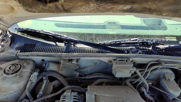 97-05 Park Ave Ultra Windshield Wiper Cowl Vent Trim Panel Oem Cover — photo 3