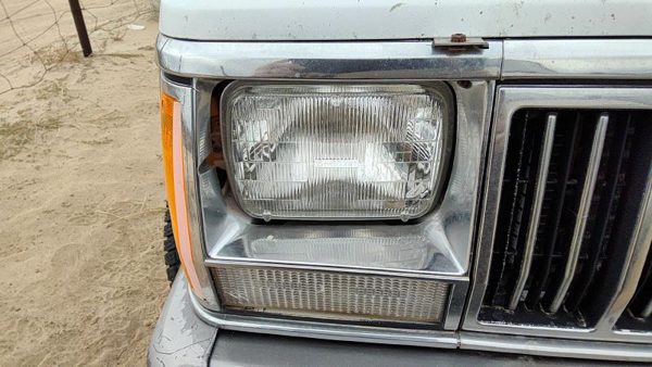 1991-1996 Jeep Cherokee Passenger Right Chrome Trim Around Headlight Oem — photo 3