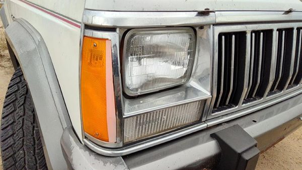 1991-1996 Jeep Cherokee Passenger Right Chrome Trim Around Headlight Oem — photo 1