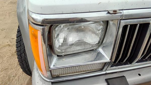 1991-1996 Jeep Cherokee Passenger Right Chrome Trim Around Headlight Oem — photo 2