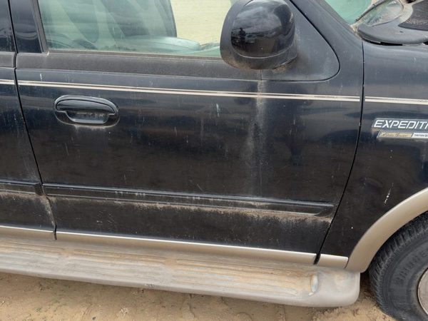 2001 Ford Expedition Front Door RH Black — photo 1