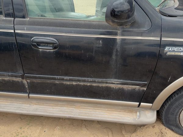 2001 Ford Expedition Front Door RH Black — photo 3