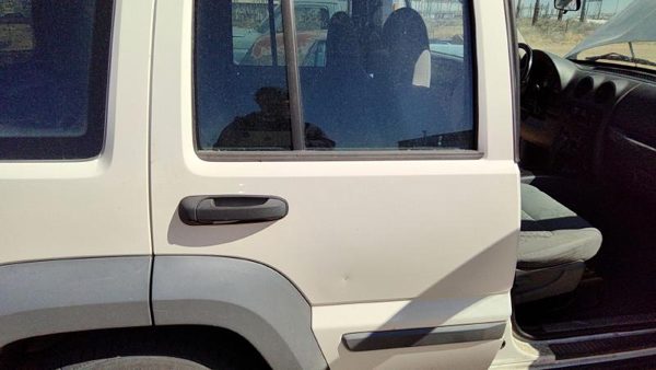 2005 Jeep Liberty Rear Door RH White PW1 — photo 5