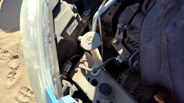 14-19 Nissan Versa Note Windshield Washer Fluid Reservoir With Pump Wiper Tank — photo 4