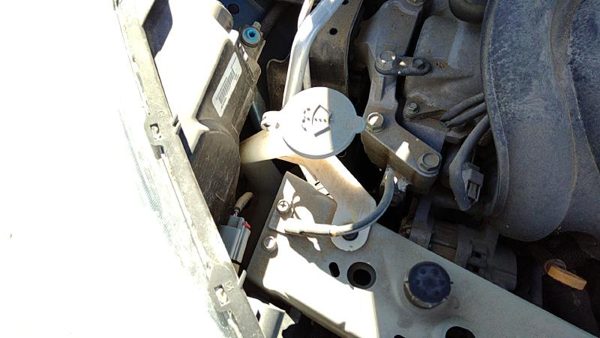 14-19 Nissan Versa Note Windshield Washer Fluid Reservoir With Pump Wiper Tank — photo 1