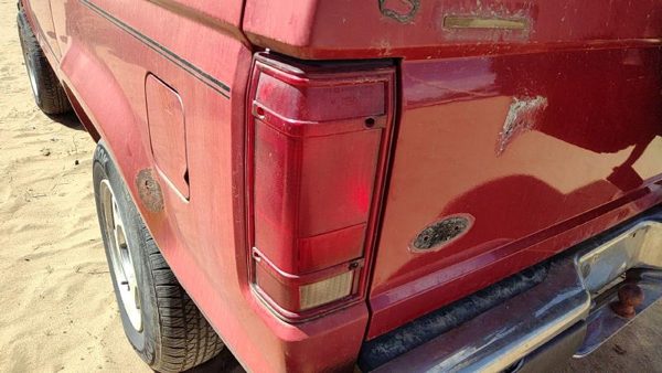 1984-1990 Ford Bronco 2 Driver Left Tail Light Brake Lamp Oem Rear E4Tz13404A — photo 2