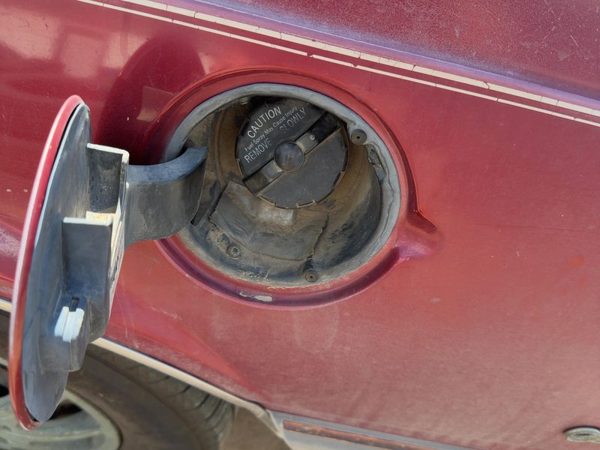 1986-1988 Olds 88 Fuel Filler Neck Assembly With Gas Cap Oem — photo 2