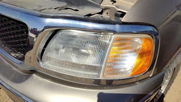 1997-2002 Ford Expedition Driver Left Head Light With Turn Lamp Oem 3L3Z13008Da — photo 2
