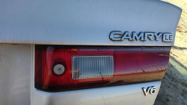 1997-1999 Toyota Camry Passenger Right Inner Tail Light Brake Lamp Oem Rear — photo 1