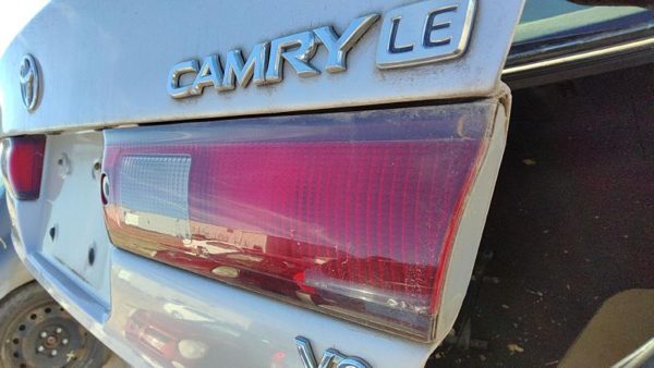 1997-1999 Toyota Camry Passenger Right Inner Tail Light Brake Lamp Oem Rear — photo 3
