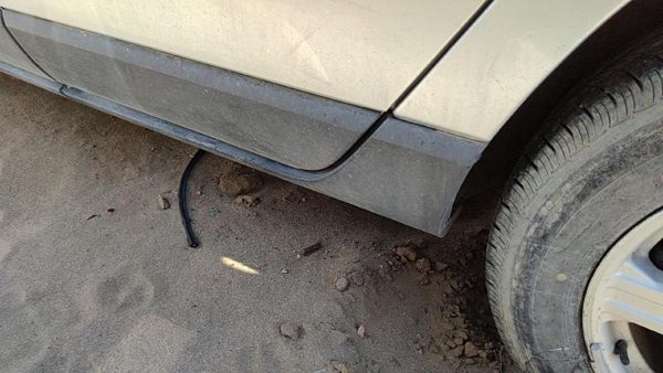 2004-2008 Chrysler Pacifica Driver Left Rear Lower Rocker Panel Moulding — photo 1