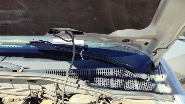 2000-2004 Subaru Legacy Driver Left Windshield Wiper Arm Oem Blade Lever — photo 2