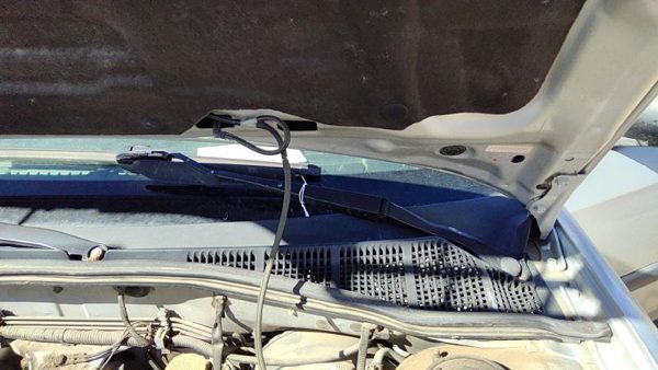 2000-2004 Subaru Legacy Driver Left Windshield Wiper Arm Oem Blade Lever — photo 1