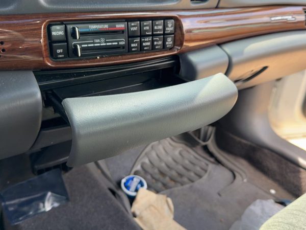 2001-2005 Buick Lesabre Top Tray Assembly Oem Slide Out Dash Gray 93C 25723554 — photo 3