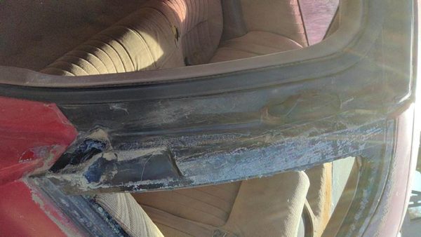 1993 Pontiac Grand Prix Quarter Panel Moulding LH Red — photo 3