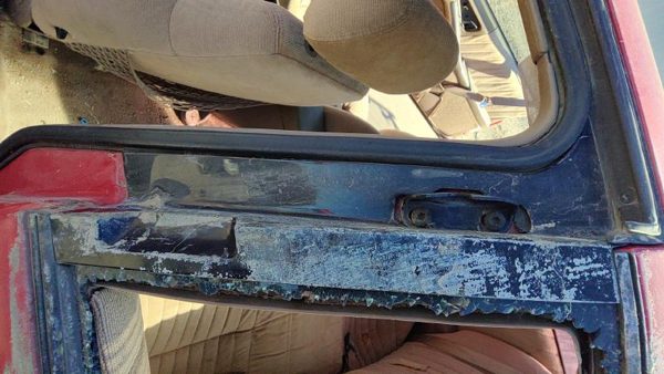 1993 Pontiac Grand Prix Quarter Panel Moulding LH Red — photo 4